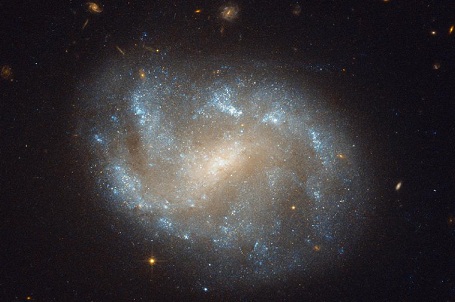 Bjælke galaksen NGC1483 i delfinen