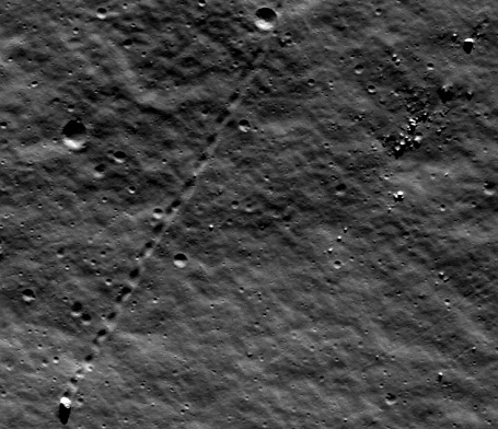 Måne-klippe i Schiller krateret