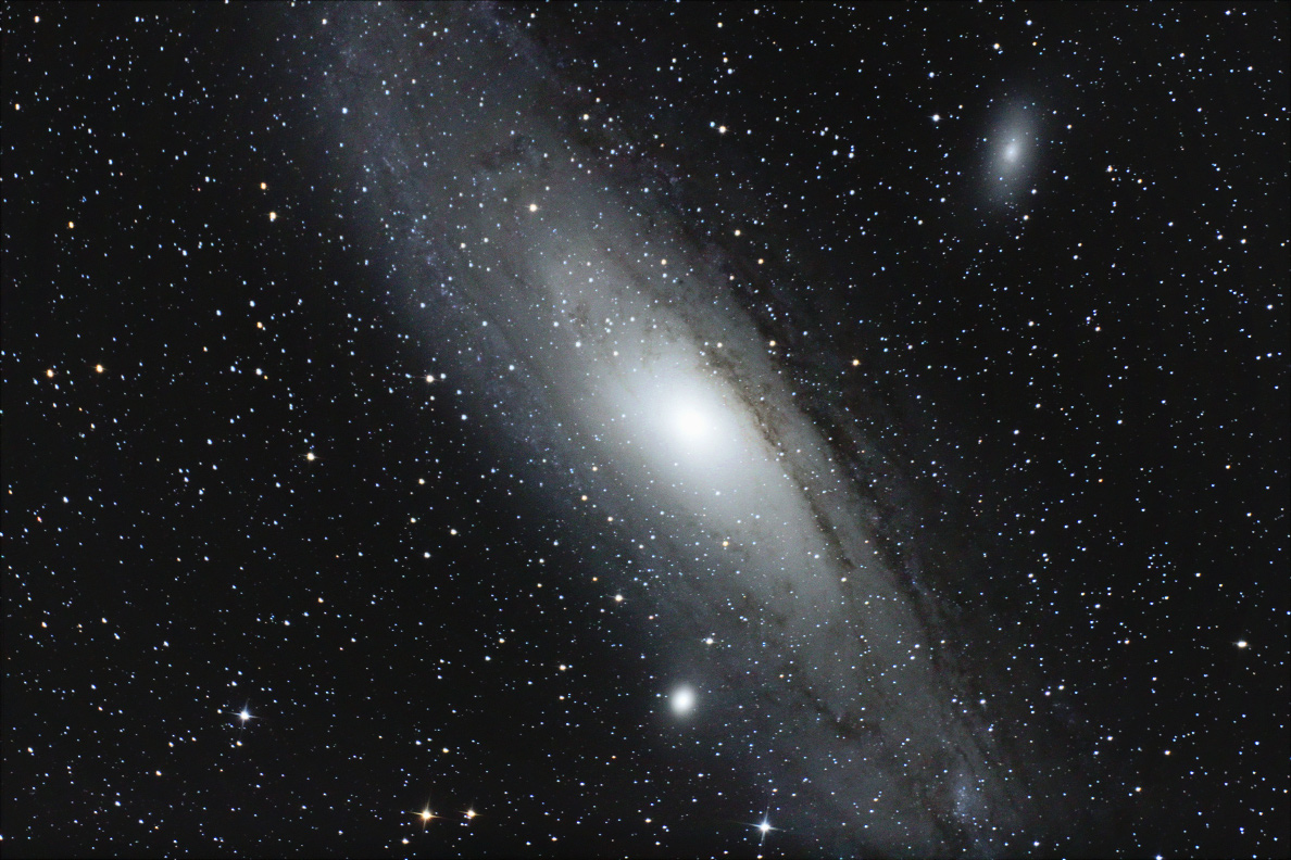 M31 med Explorer150P på EQ3 (C) Henrik Rosenørn M31 med Explorer150P på EQ3 (C) Henrik Rosenørn