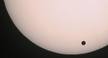 Venus passesrer ind foran solen
