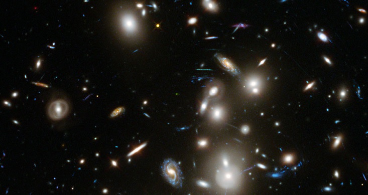 galaksehoben Abell2744 fotograferet af Hubble