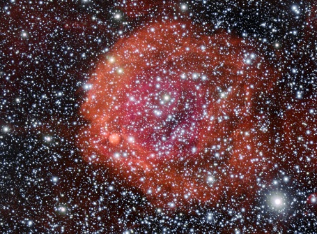 Denne tåge er resterne af en eksploderet rød kæmpestjerne,med en dværgstjerne i sit centrum