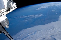 Jorden set fra ISS i en dag med klart rumvejr