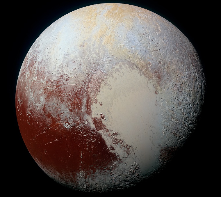 Nye flotte farvefotos af Pluto