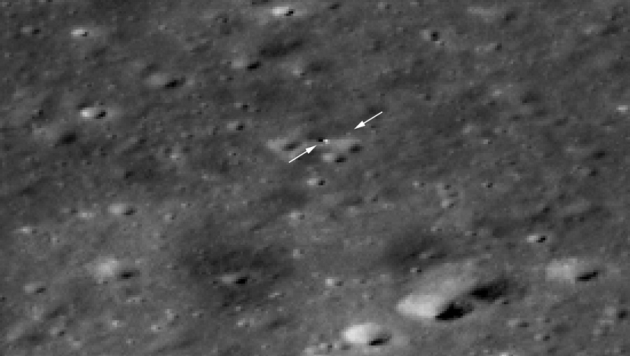 Kines Chang'e månerover og dens lander, set fra LROC satellitten som kredser om Månen