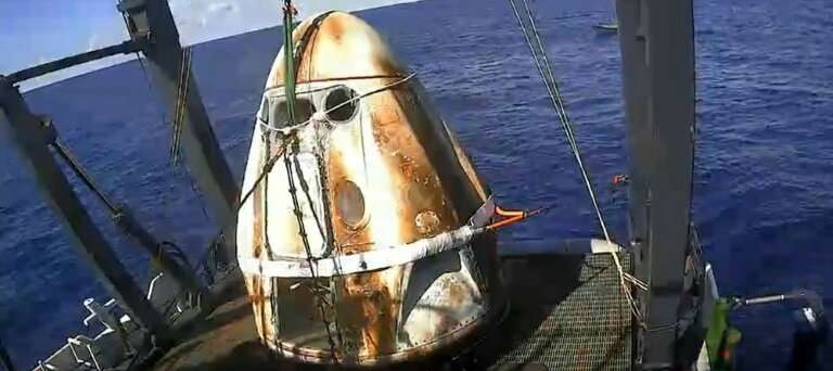 SpaceX Crew Dragon  modulet ses her efter landingen i havet, efter turen til ISS