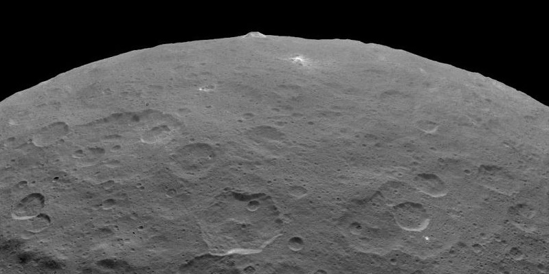 is-vulkanen - eller Cryovulkanen Ahuna Mons på Ceres