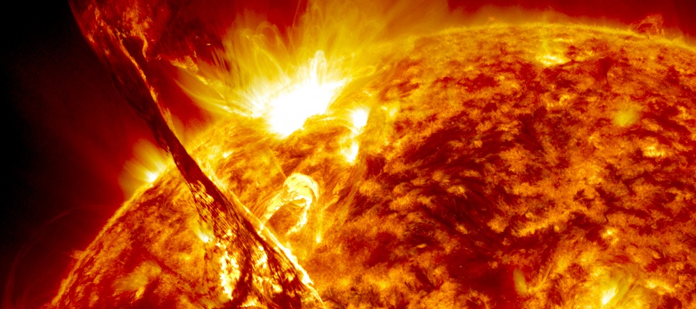 Massivt Soludbrud (Fotograferet af SDO rumsonden) Massivt Soludbrud (Fotograferet af SDO rumsonden)