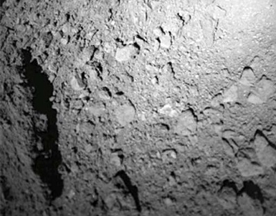 Den klippefyldte overflade på asteroirden Ryugu