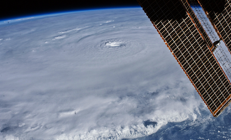 Orkanen Earl set fra ISS