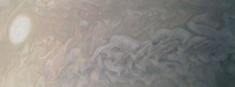 De hvide pletter / storme på Jupiter fotograferet af Juno