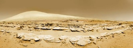 Bjerg på Mars med eksponerede sediment-lag Bjerg på Mars med eksponerede sediment-lag
