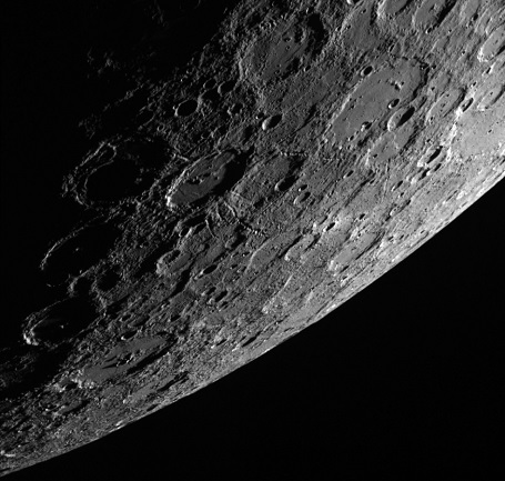 Kratre på Merkur fotograferet af MESSENGER 2 sept. 2013