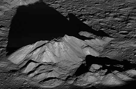 Det centrale bjerg i Tycho krateret